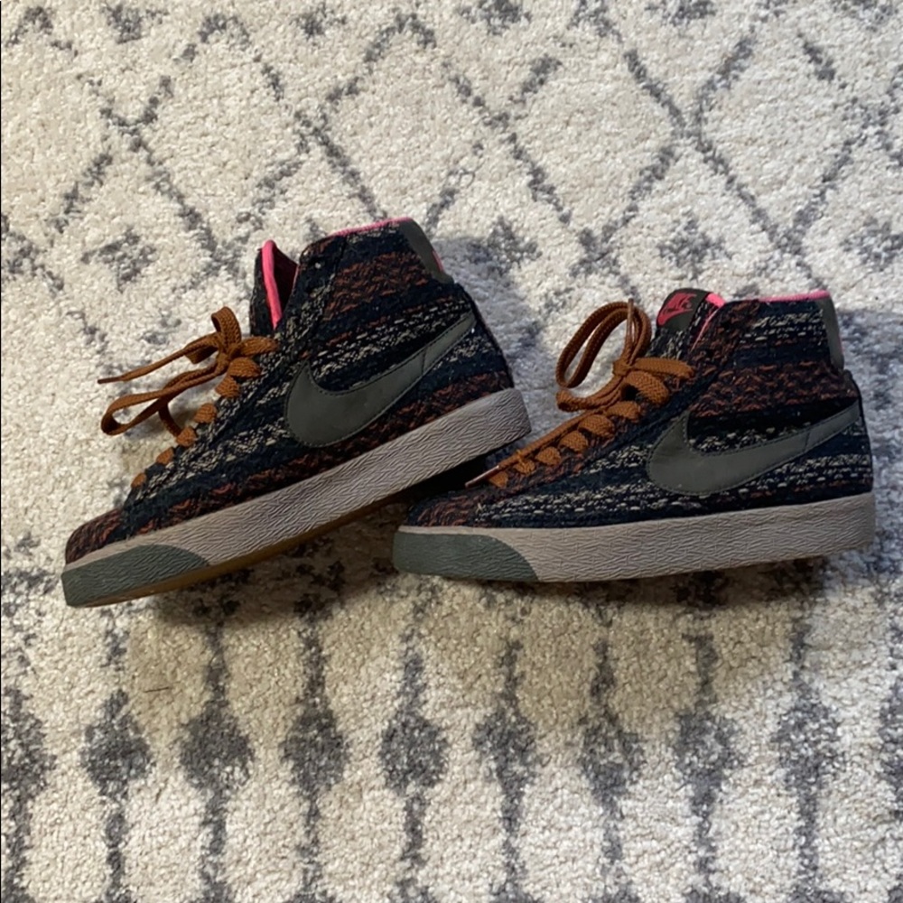NIKE WN SZ 5